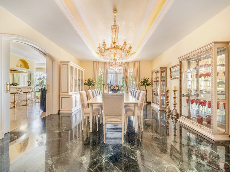Villa for Sale in The Golden Mile, Malaga 31