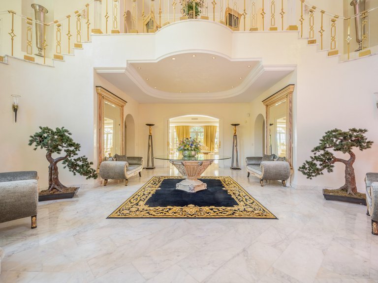 Villa for Sale in The Golden Mile, Malaga 32