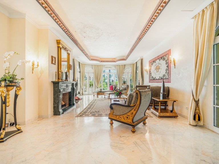 Villa for Sale in The Golden Mile, Malaga 35