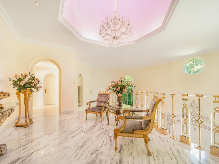 Villa for Sale in The Golden Mile, Malaga 36