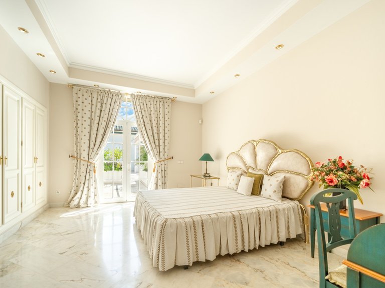 Villa for Sale in The Golden Mile, Malaga 38