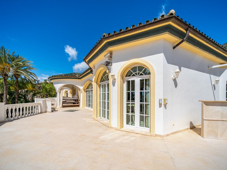 Villa for Sale in The Golden Mile, Malaga 39