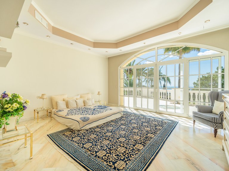 Villa for Sale in The Golden Mile, Malaga 42