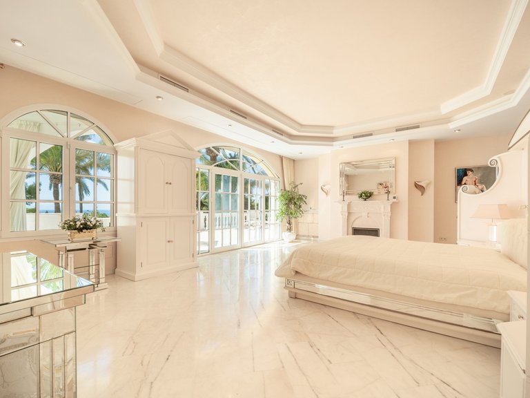 Villa for Sale in The Golden Mile, Malaga 46
