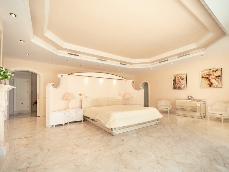 Villa for Sale in The Golden Mile, Malaga 47