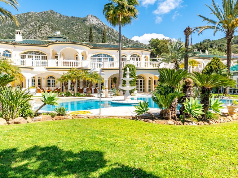 Villa for Sale in The Golden Mile, Malaga 5