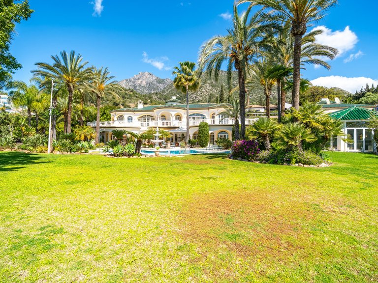 Villa for Sale in The Golden Mile, Malaga 6
