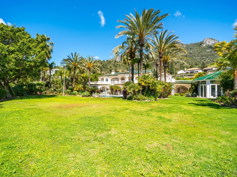 Villa for Sale in The Golden Mile, Malaga 7