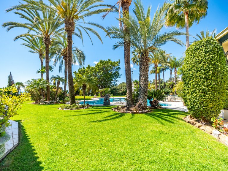 Villa for Sale in The Golden Mile, Malaga 9