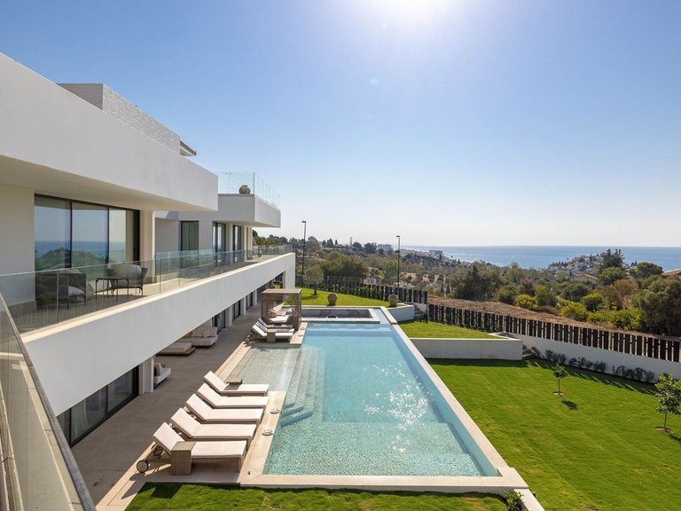 Villa for Sale in Benalmadena, Malaga 1