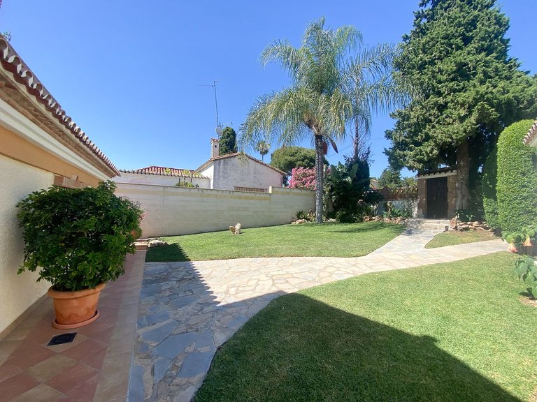 Villa for Sale in Guadalmina Alta, Malaga 32
