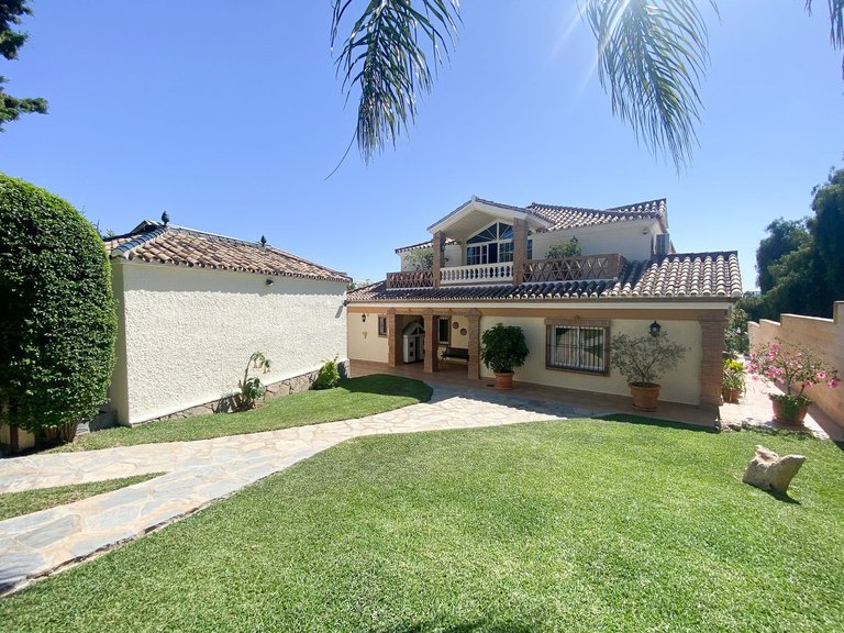 Villa for Sale in Guadalmina Alta, Malaga 34