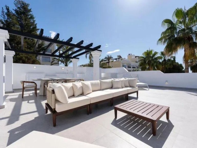Apartment for Sale in Aloha, Malaga 12