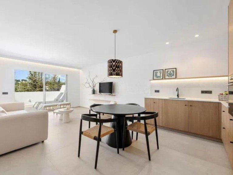 Apartment for Sale in Aloha, Malaga 14