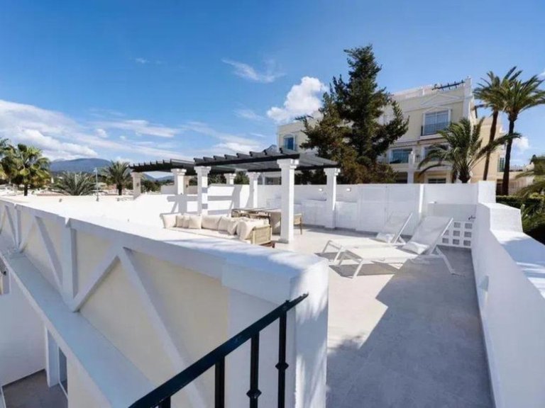 Apartment for Sale in Aloha, Malaga 3