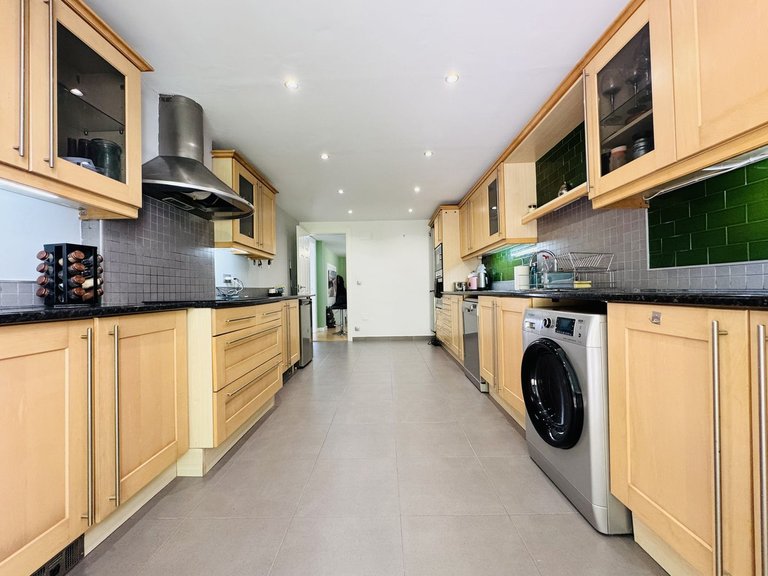 Villa for Sale in La Duquesa, Malaga 10