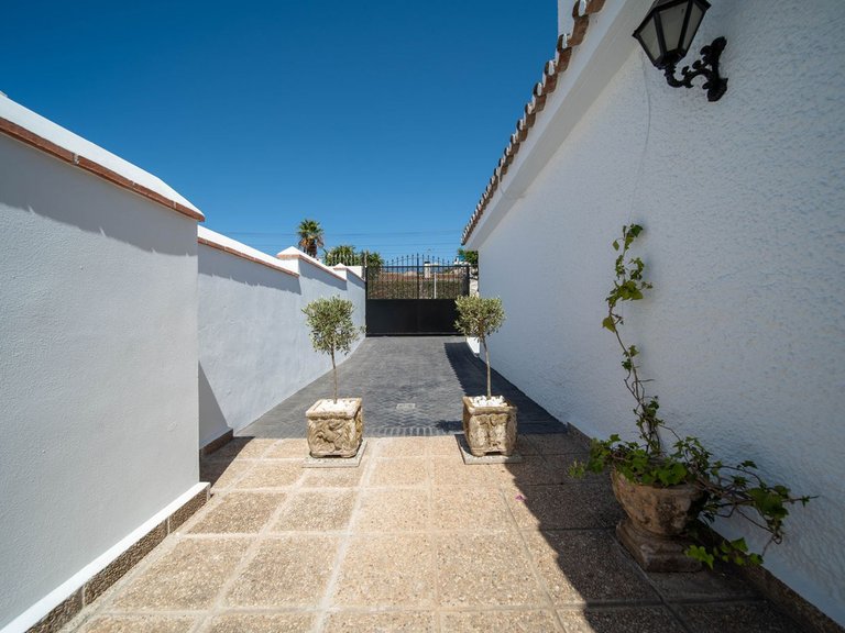 Villa for Sale in Fuengirola, Malaga 39