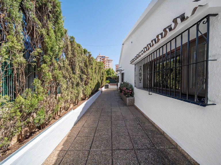 Villa for Sale in Fuengirola, Malaga 41