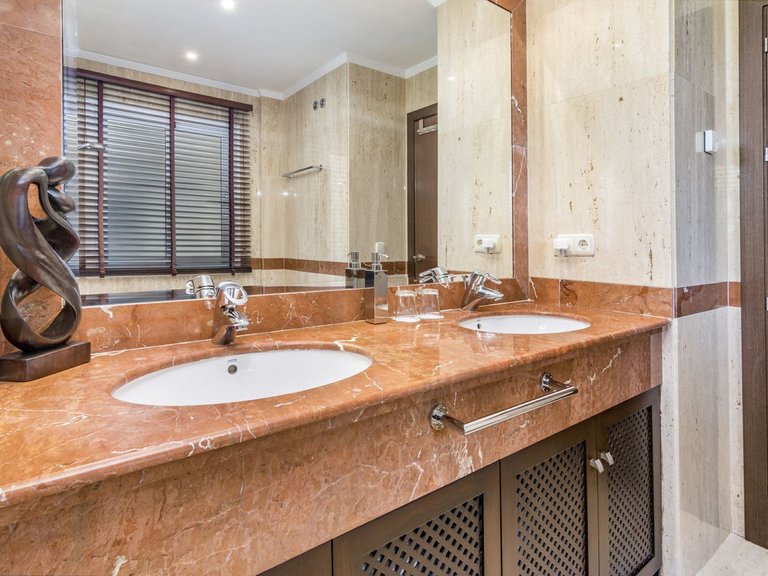 Penthouse for Sale in Benahavís, Malaga 35