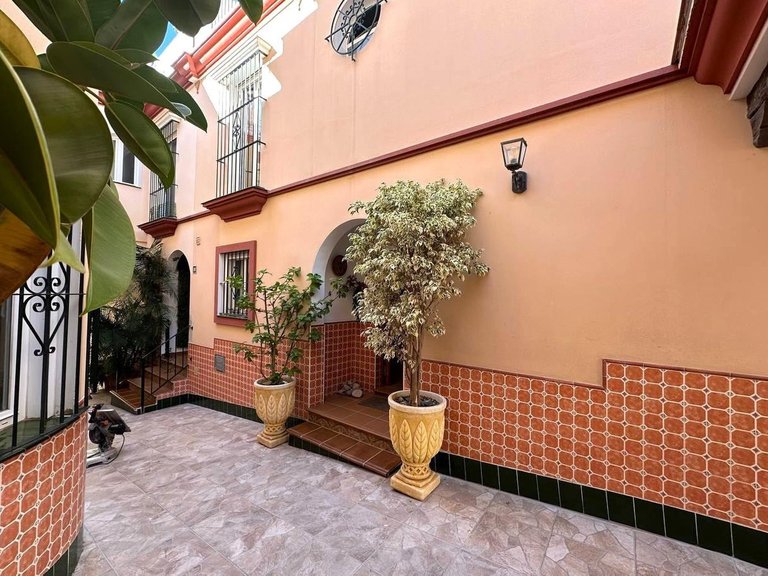 Villa for Sale in Estepona, Malaga 1