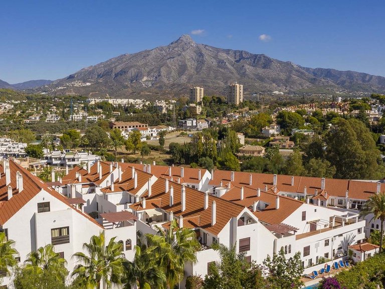 Apartment for Sale in Nueva Andalucía, Malaga 5