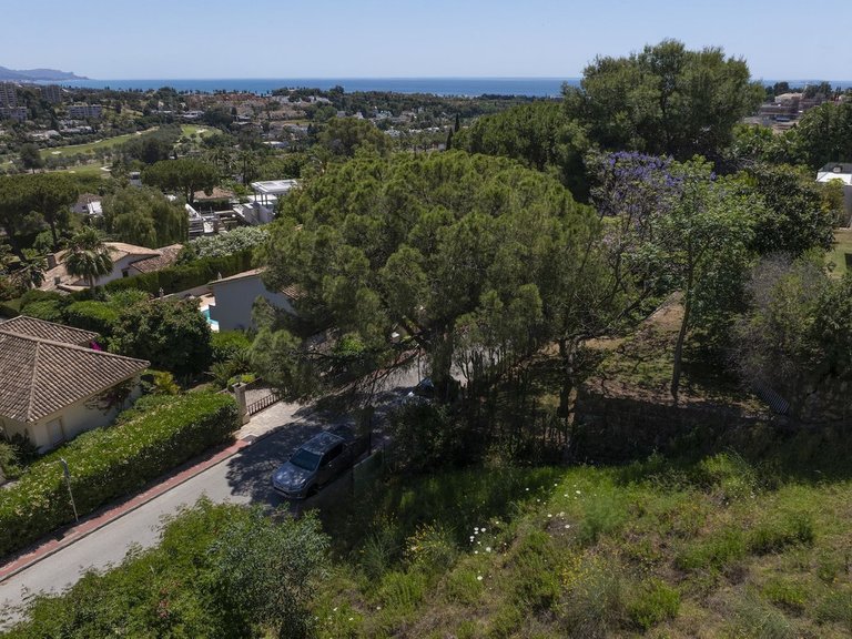 Plot for Sale in Nueva Andalucía, Malaga 1