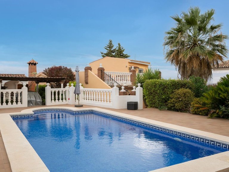 Villa for Sale in Alhaurín El Grande, Malaga 1