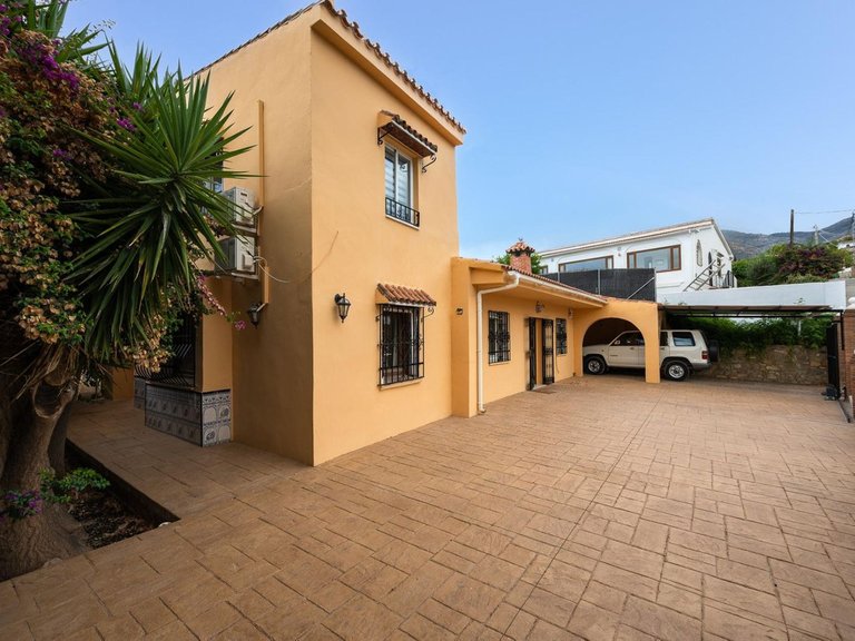 Villa for Sale in Alhaurín El Grande, Malaga 2