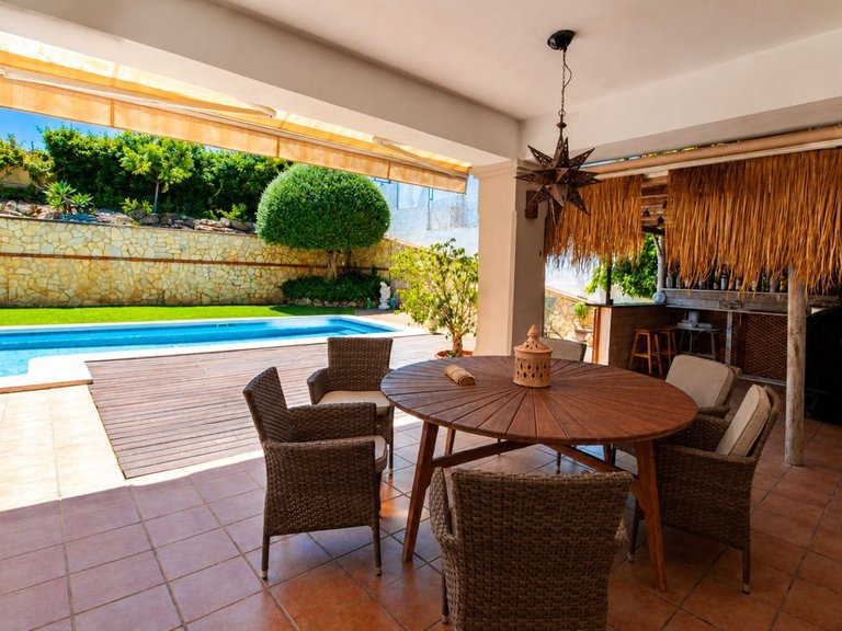 Villa for Sale in Sierrezuela, Malaga 11