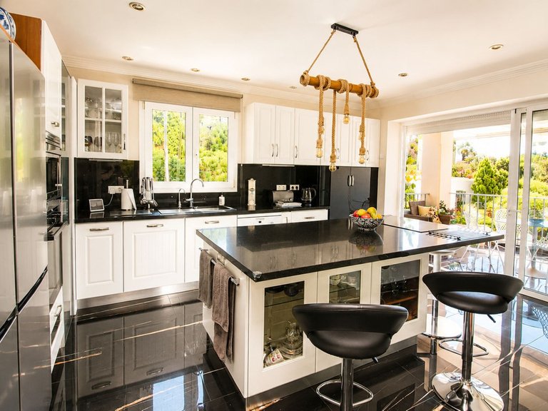 Villa for Sale in Sierrezuela, Malaga 13