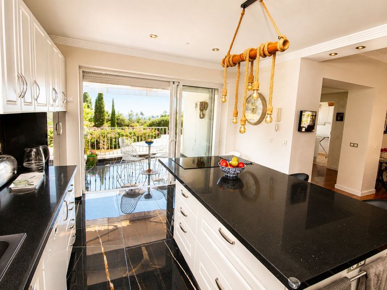 Villa for Sale in Sierrezuela, Malaga 14