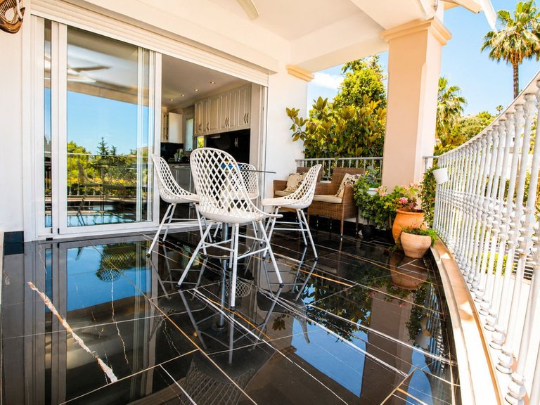 Villa for Sale in Sierrezuela, Malaga 16