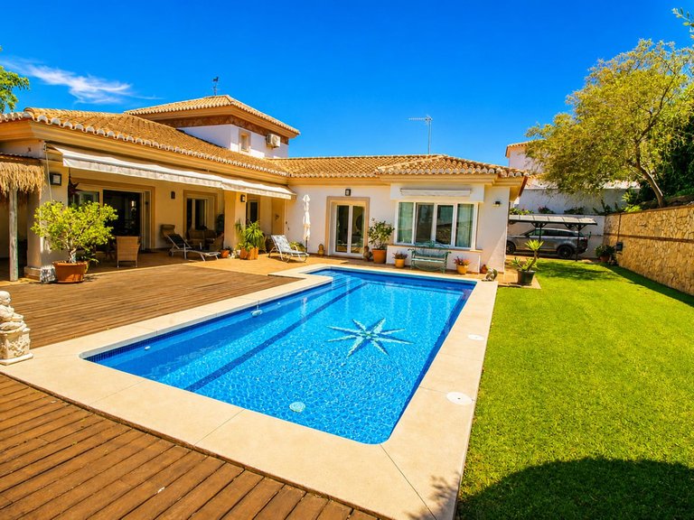 Villa for Sale in Sierrezuela, Malaga 3