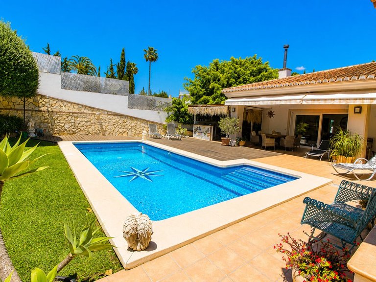 Villa for Sale in Sierrezuela, Malaga 38