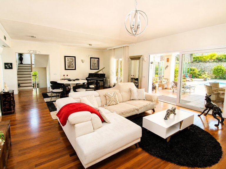 Villa for Sale in Sierrezuela, Malaga 4