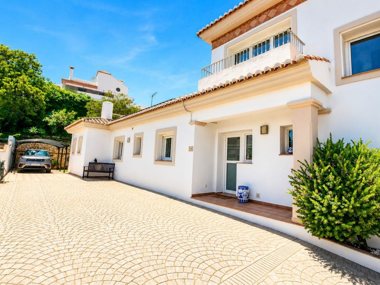 Villa for Sale in Sierrezuela, Malaga 40