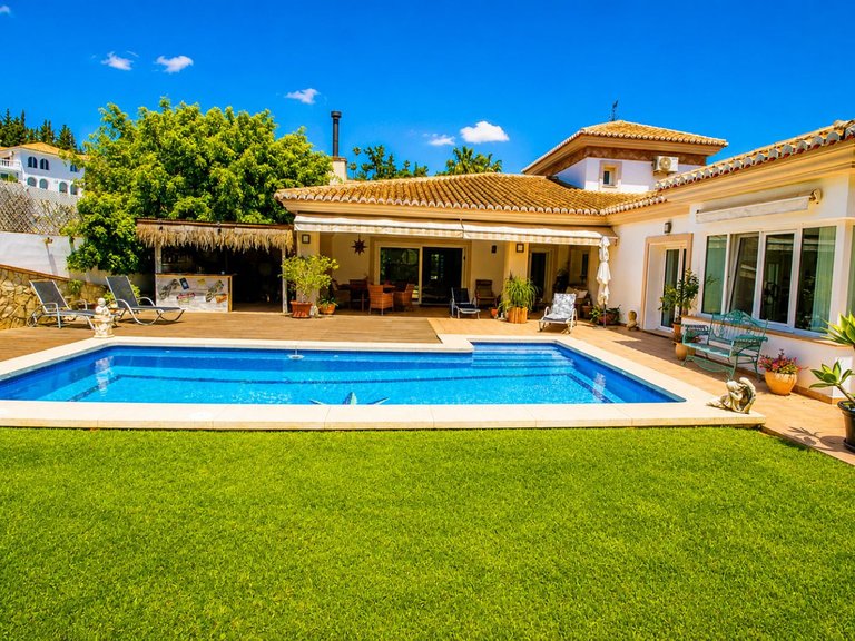 Villa for Sale in Sierrezuela, Malaga 43