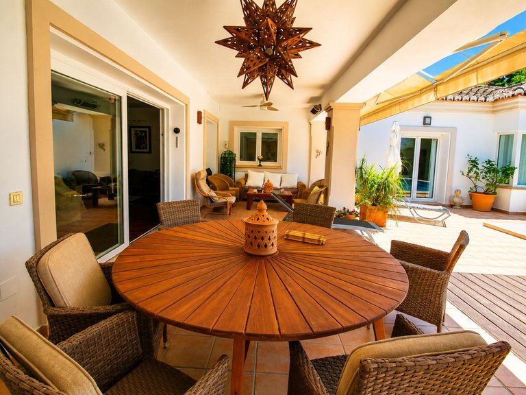 Villa for Sale in Sierrezuela, Malaga 9