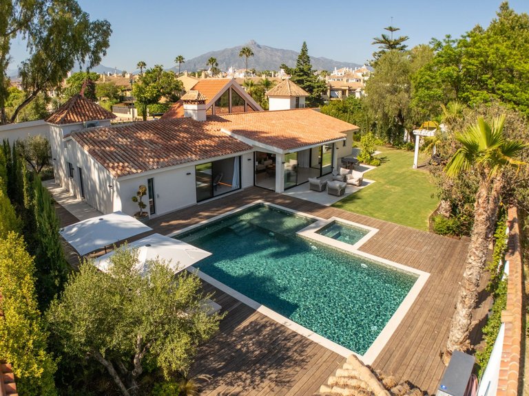 Villa for Sale in Puerto Banus, Malaga 1