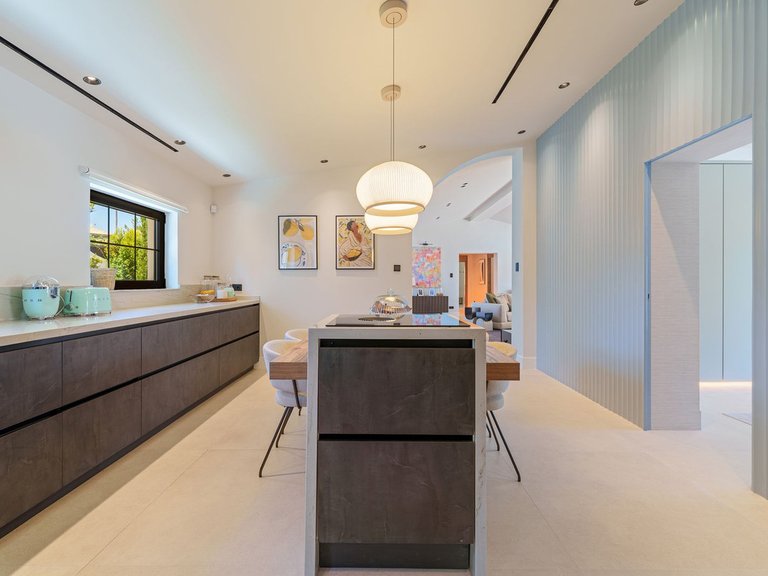 Villa for Sale in Puerto Banus, Malaga 13