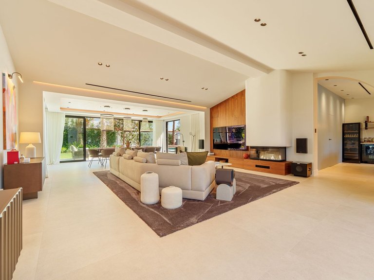 Villa for Sale in Puerto Banus, Malaga 2
