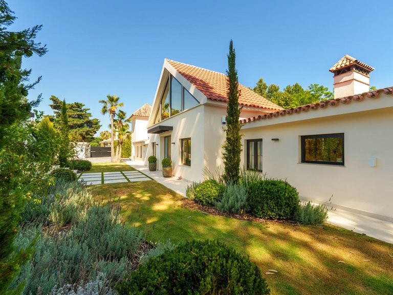 Villa for Sale in Puerto Banus, Malaga 26