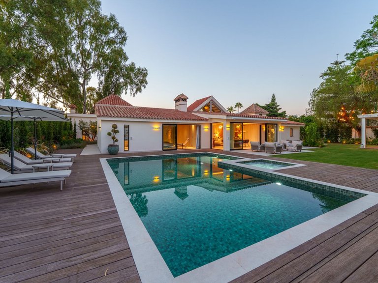 Villa for Sale in Puerto Banus, Malaga 44