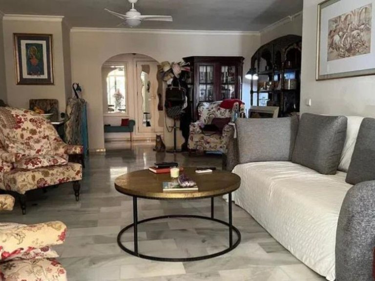 Apartment for Sale in Nueva Andalucía, Malaga 1