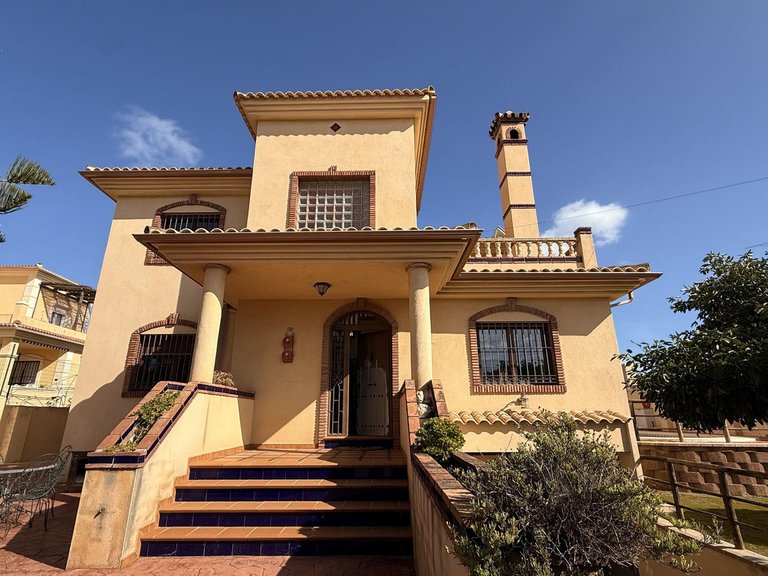Villa for Sale in Torremolinos, Malaga 1