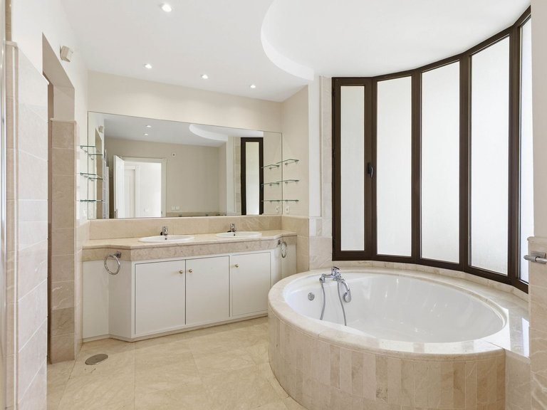 Apartment for Sale in Los Arqueros, Malaga 7