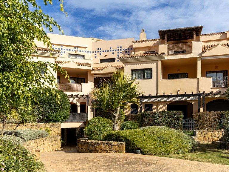 Apartment for Sale in Puerto Banús, Malaga 2