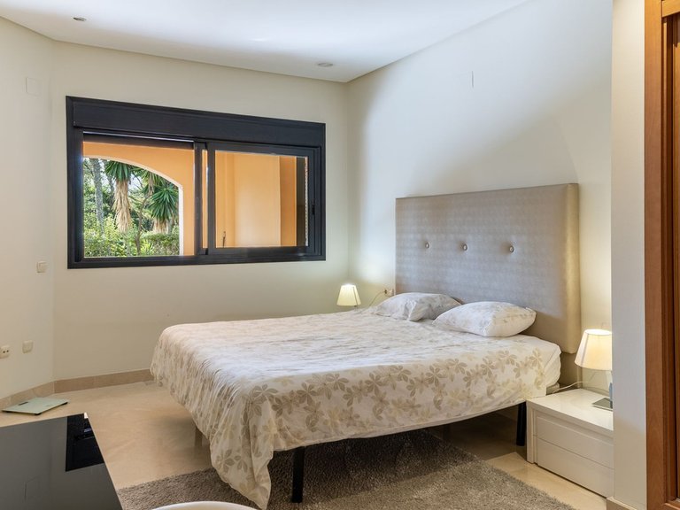 Apartment for Sale in Puerto Banús, Malaga 8