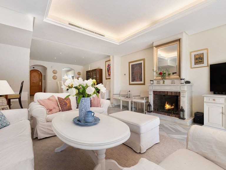 Villa for Sale in Nueva Andalucía, Malaga 10