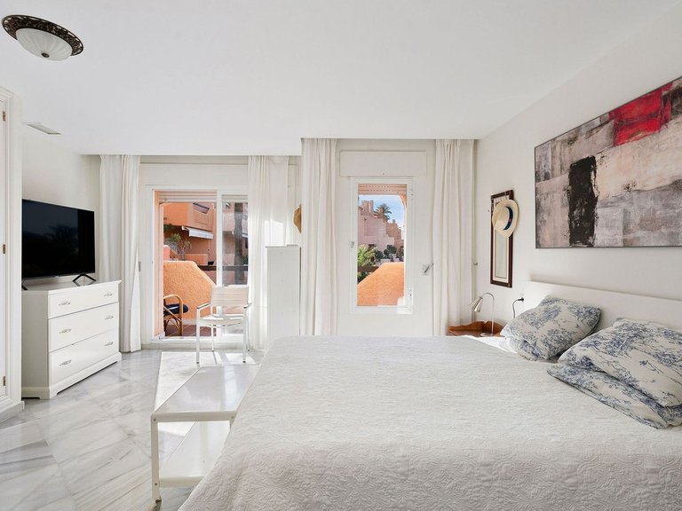 Villa for Sale in Nueva Andalucía, Malaga 14